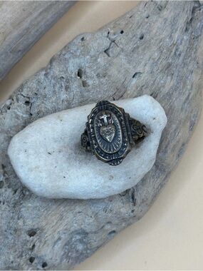 Vintage Sacred Heart Motif Ring Aged Gold Sterling Silver SIZE US 7